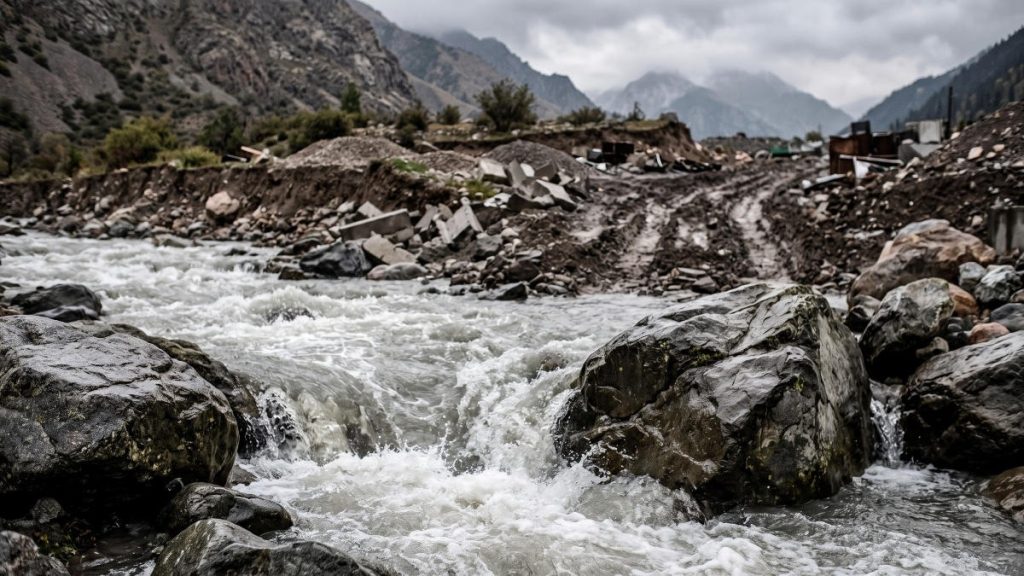 Kyrgyz Lawmaker Urges Review of Small Hydro Projects Amid Village Protests
