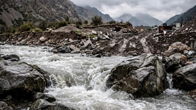 Kyrgyz Lawmaker Urges Review of Small Hydro Projects Amid Village Protests
